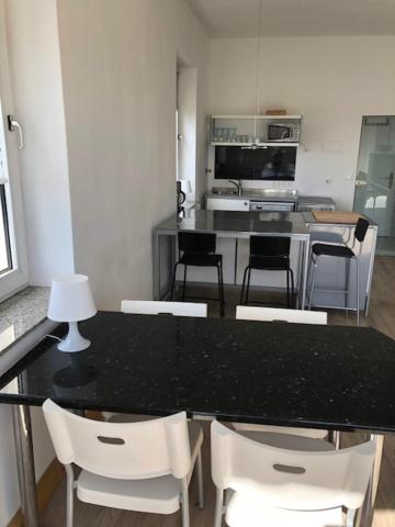 studio b - Sunny City Business Apartment with roof-top terrace for 2-4 guests