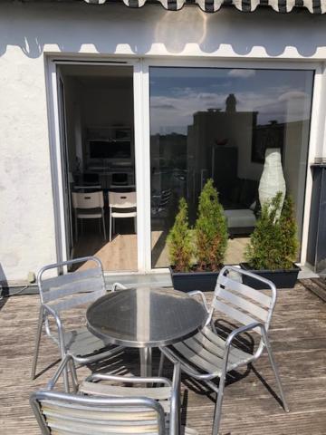 studio b - Sunny City Business Apartment with roof-top terrace for 2-4 guests