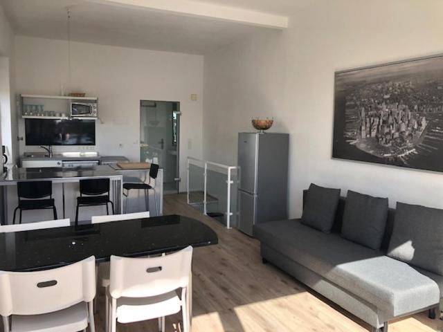 studio b - Sunny City Business Apartment with roof-top terrace for 2-4 guests