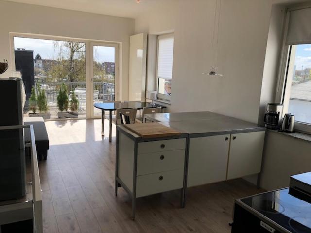studio b - Sunny City Business Apartment with roof-top terrace for 2-4 guests