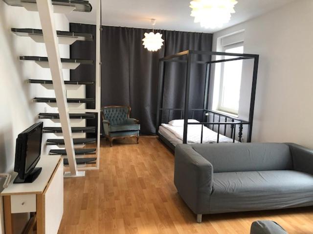 studio b - Sunny City Business Apartment with roof-top terrace for 2-4 guests