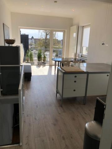 studio b - Sunny City Business Apartment with roof-top terrace for 2-4 guests