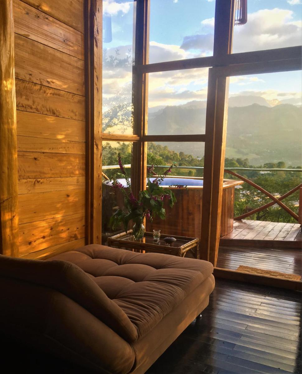 BAUMHAUS Cabañas rusticas con jacuzzi privado