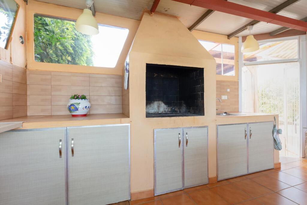 Casita entre naranjas