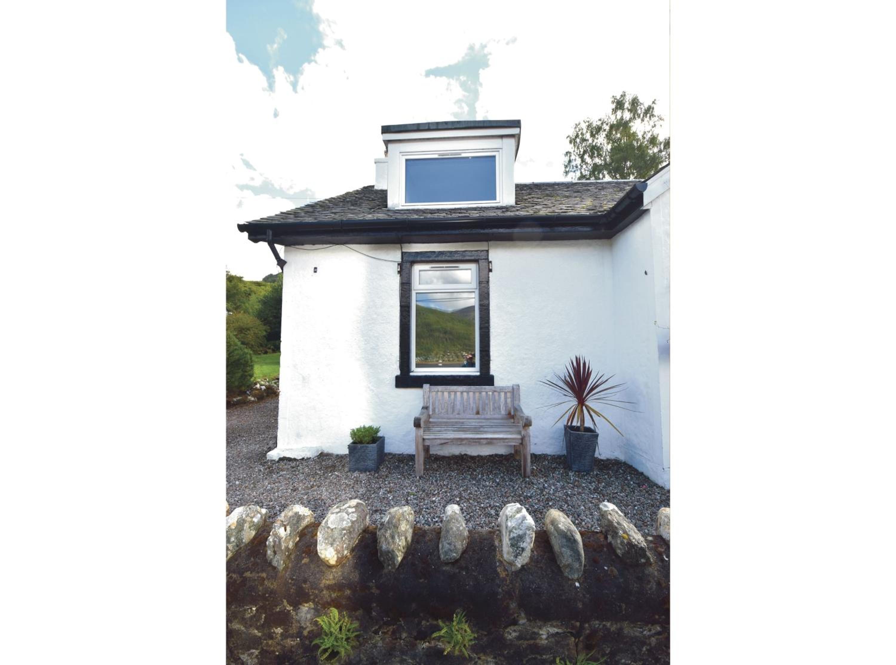 Hotel 1 Planetree Cottage - Loch View - Image 1