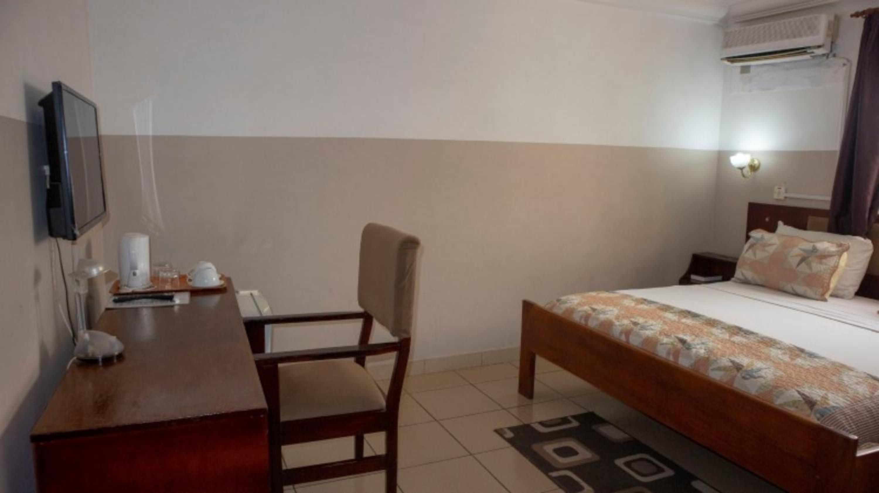 Kunta Kinte Hotel