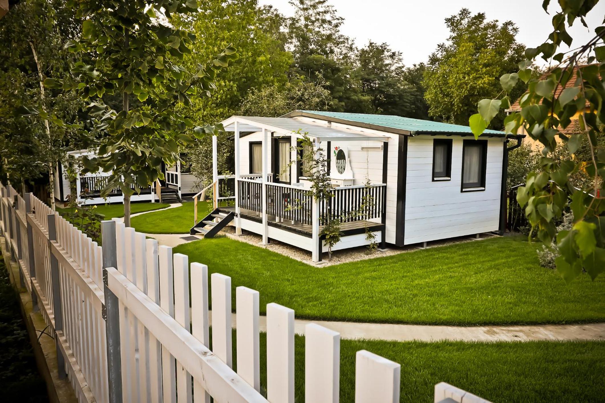 Hotel Căsuța din vale - Image 1