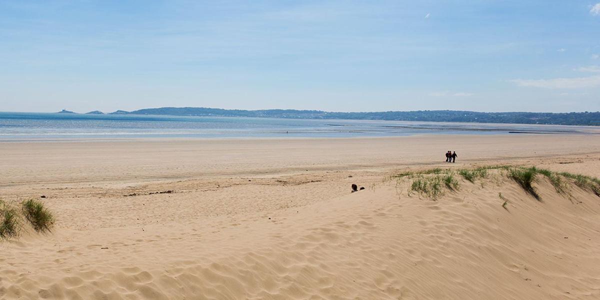 Holiday home Swansea view 3