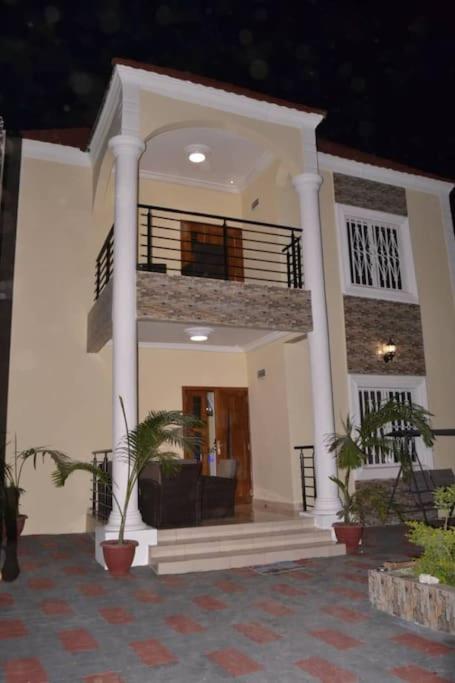 Janha's Senegambia Villa Holiday Rental With Free Wifi view 5