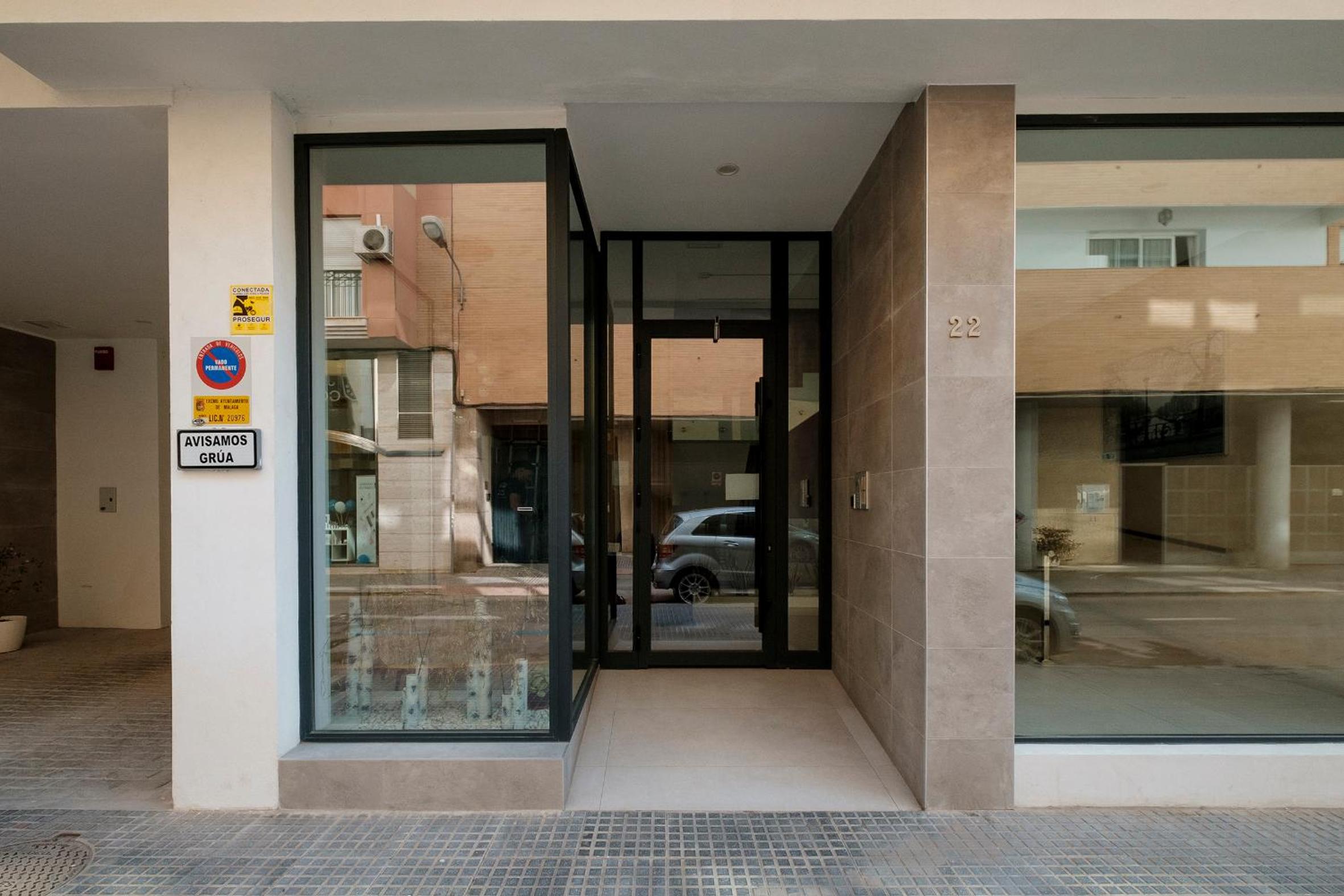 Apartamento deluxe con piscina, terraza & parking