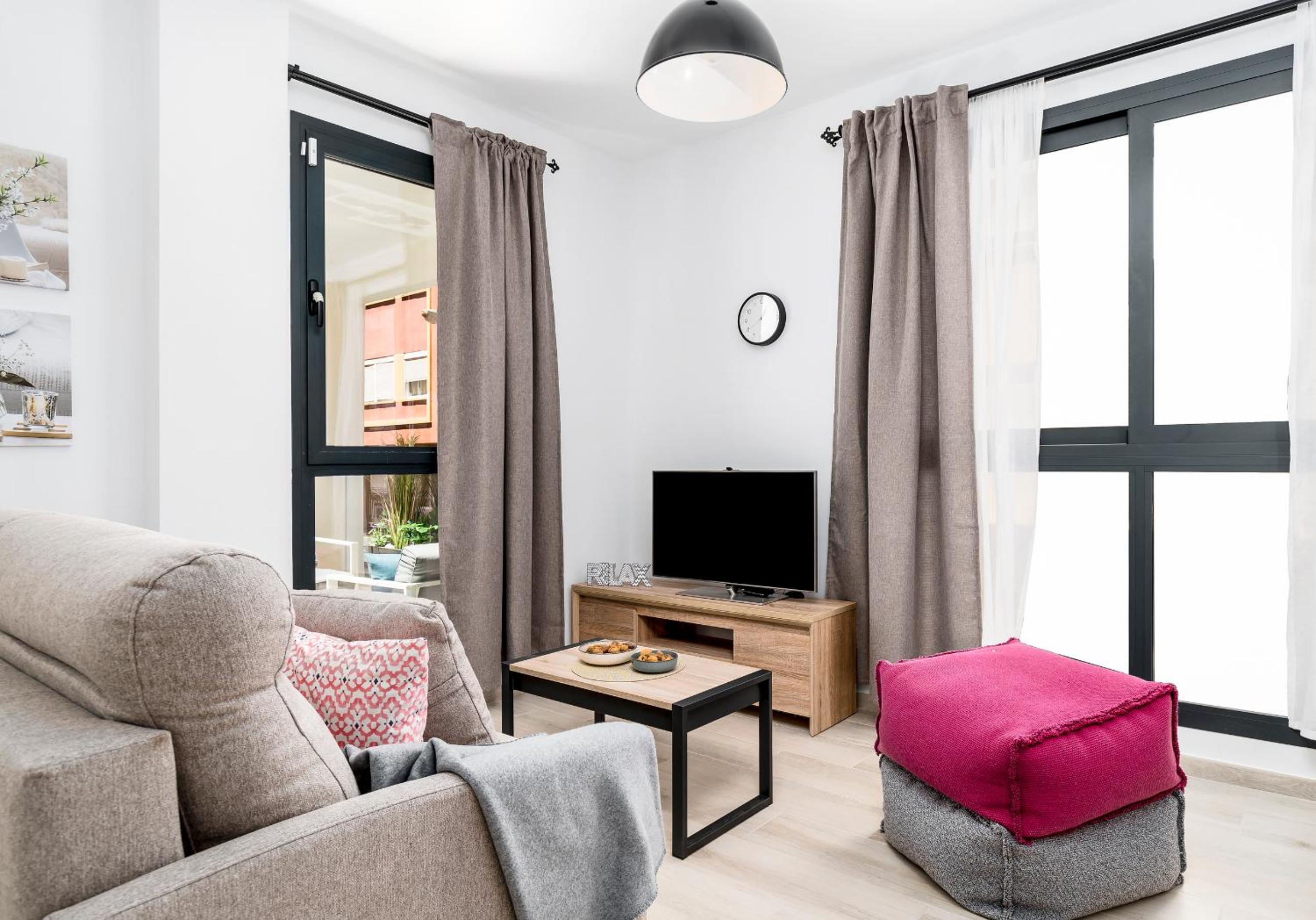 Apartamento deluxe con piscina, terraza & parking