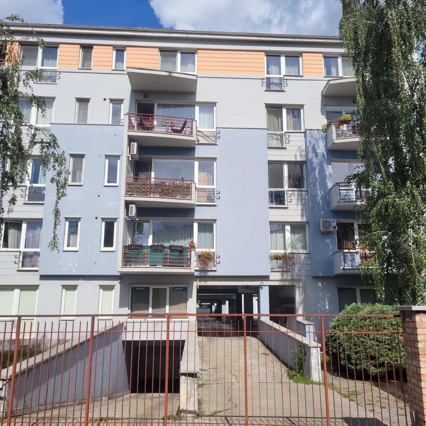 Hotel Lovely Apartment Near City Center (w/ Parking) - Image 1