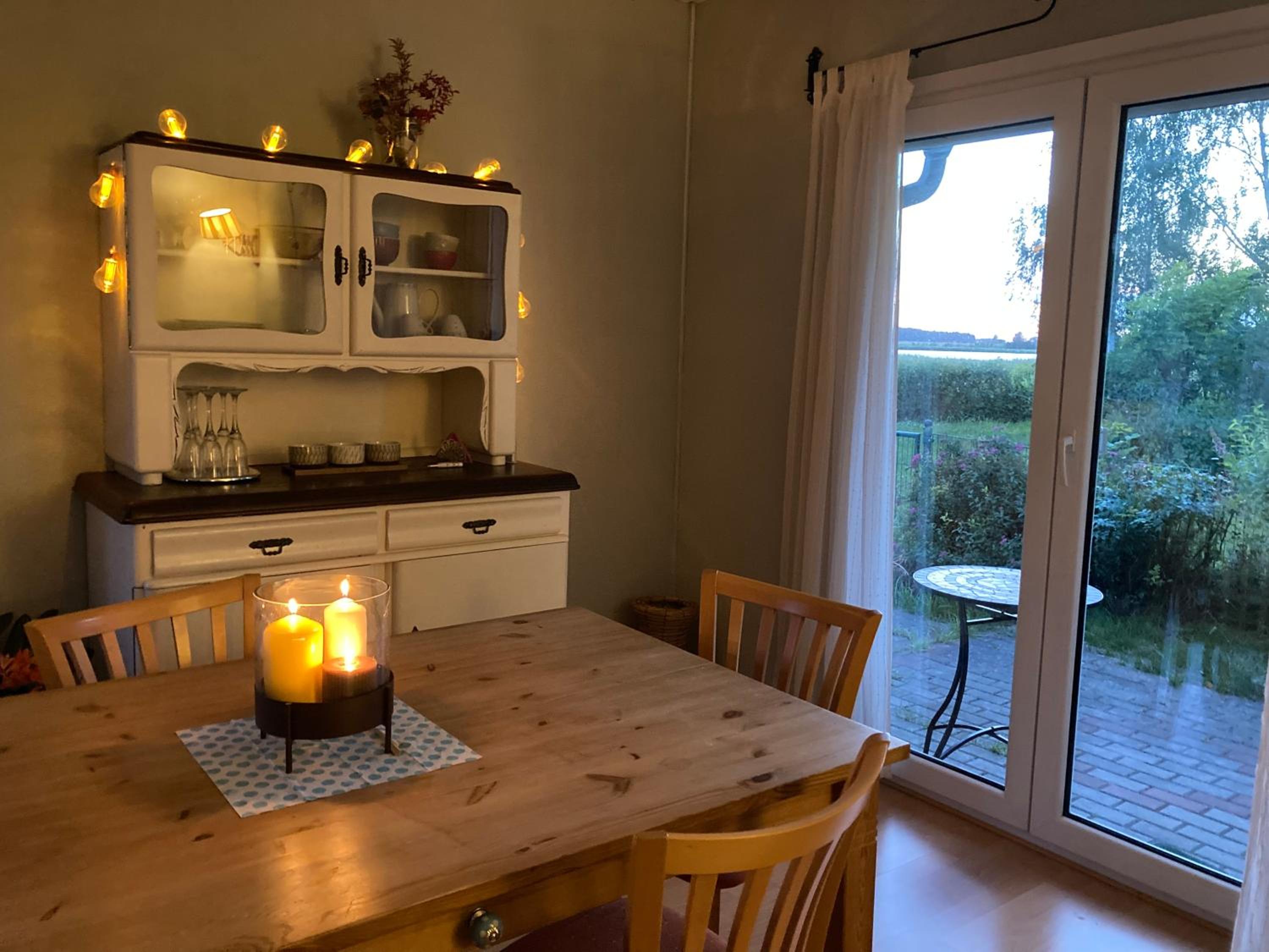 Ferienhaus am Wasser im Grünen