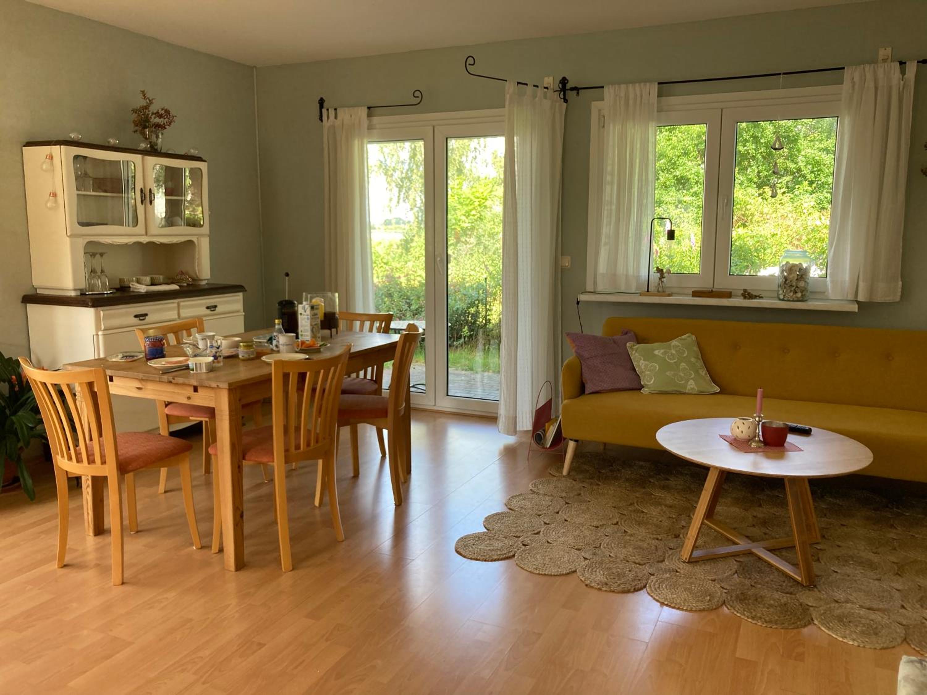 Ferienhaus am Wasser im Grünen