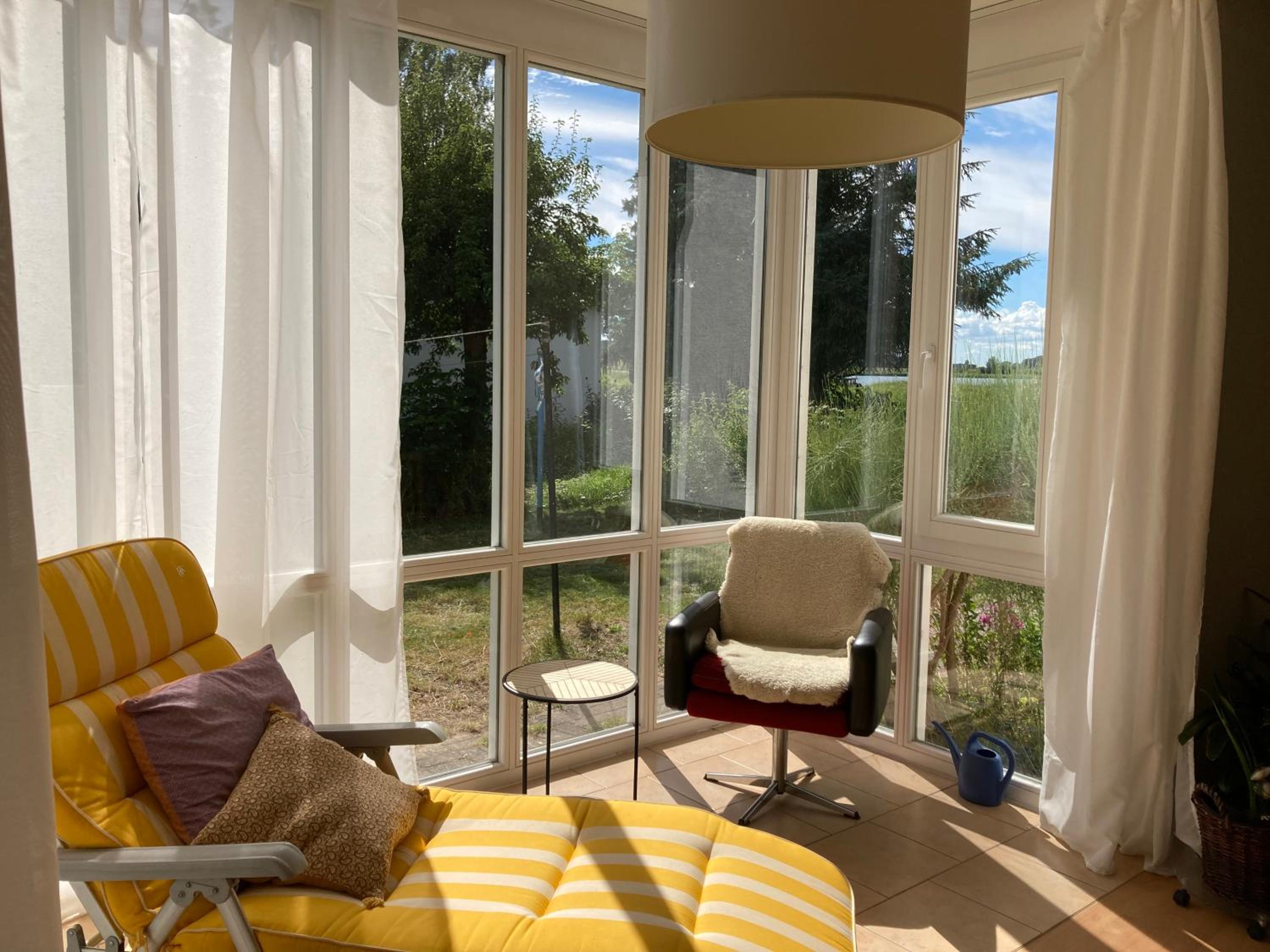 Ferienhaus am Wasser im Grünen