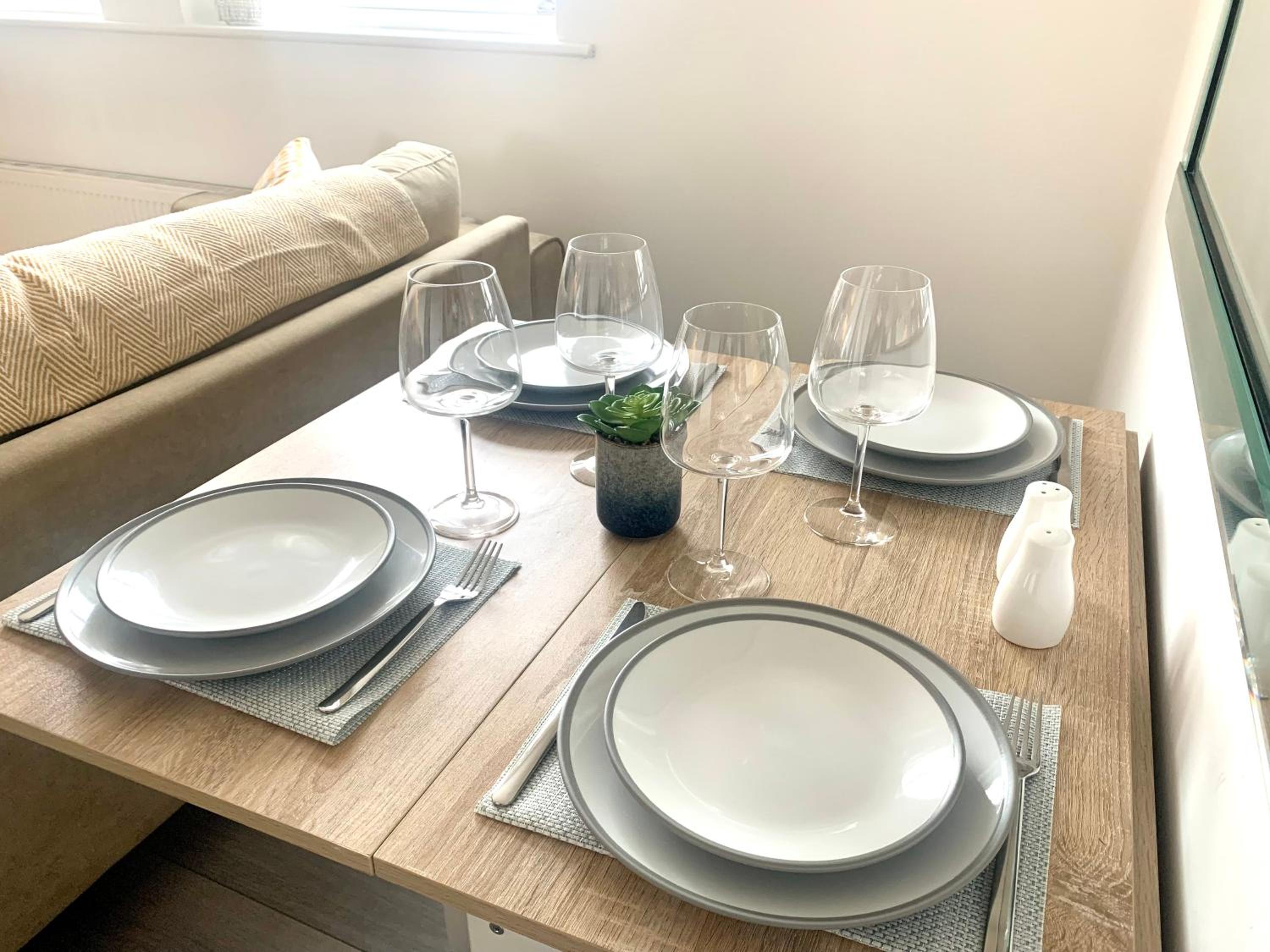 LOVELY STYLISH APARTMENT NEAR PENNY LANE! FREE PARKING - main view