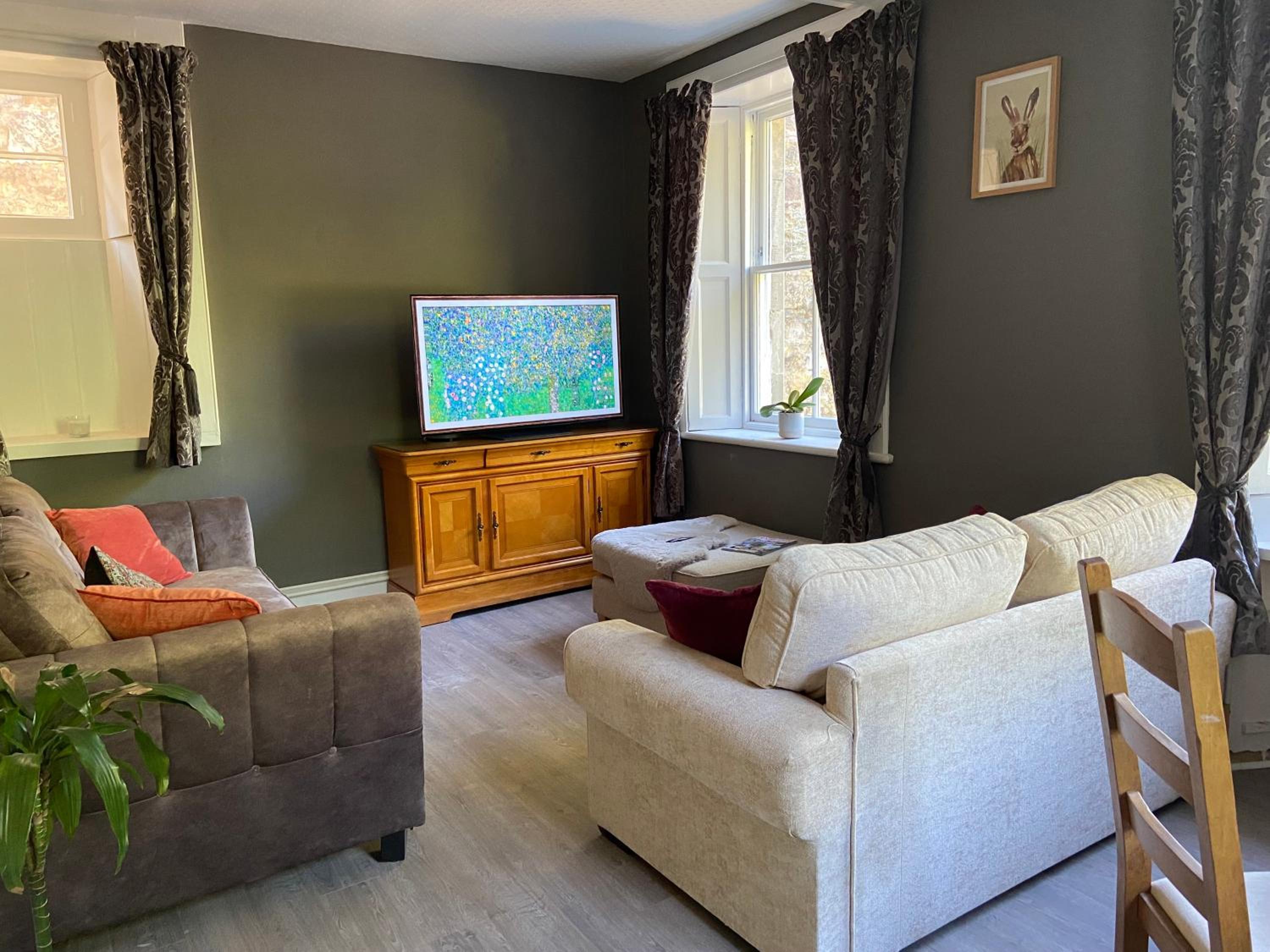 Fabulous 2 Bedroom House just outside Edinburgh view 4