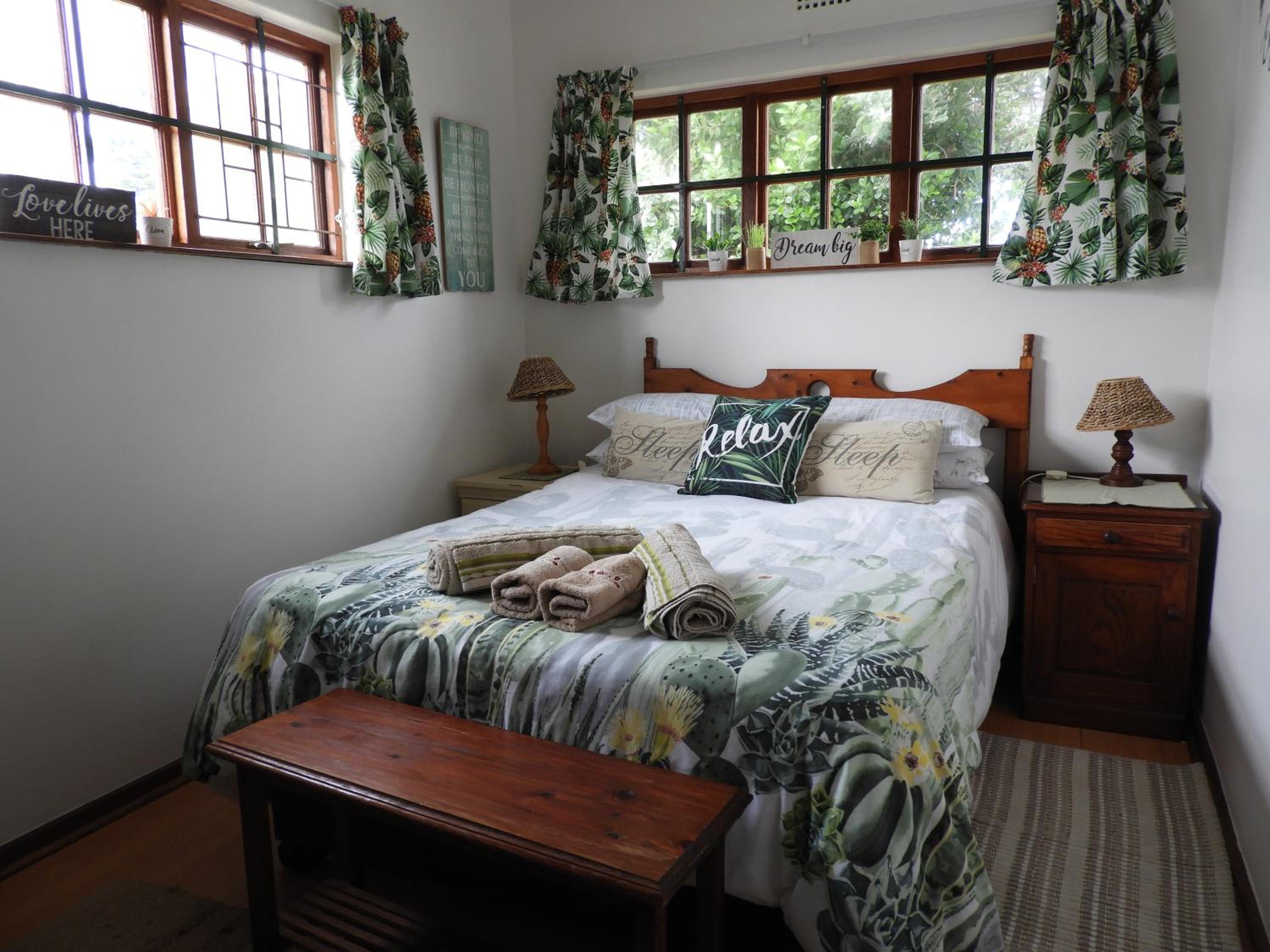 Cozy 4 bedroom house enclosed by sea and mountain. view 5