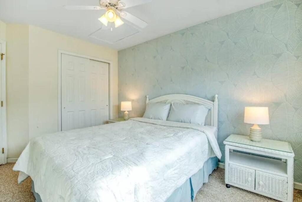 Relaxing Bethany Beach Retreat, Pools, Families Welcome Including Dogs!