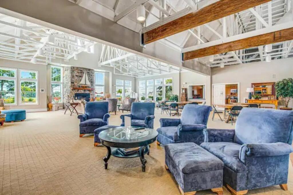 Relaxing Bethany Beach Retreat, Pools, Families Welcome Including Dogs!