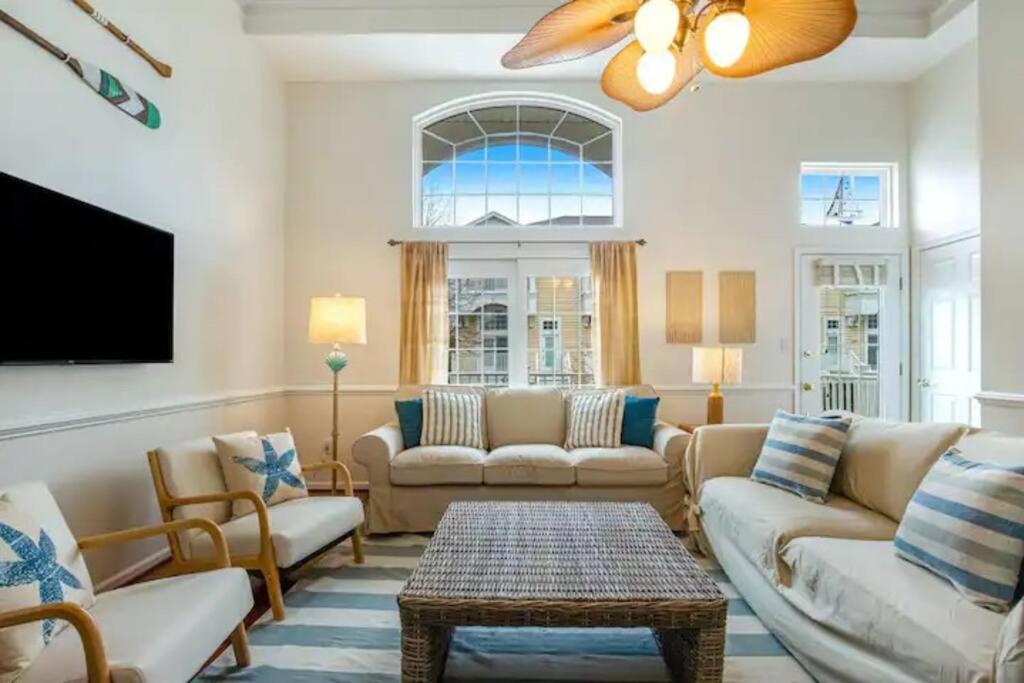 Relaxing Bethany Beach Retreat, Pools, Families Welcome Including Dogs!