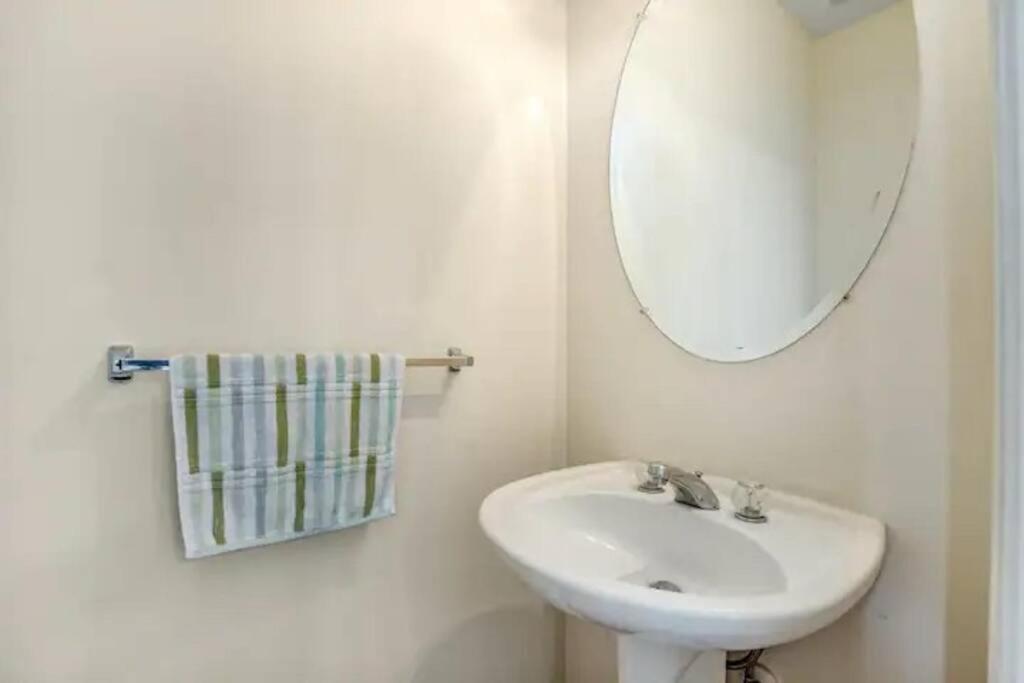Relaxing Bethany Beach Retreat, Pools, Families Welcome Including Dogs!