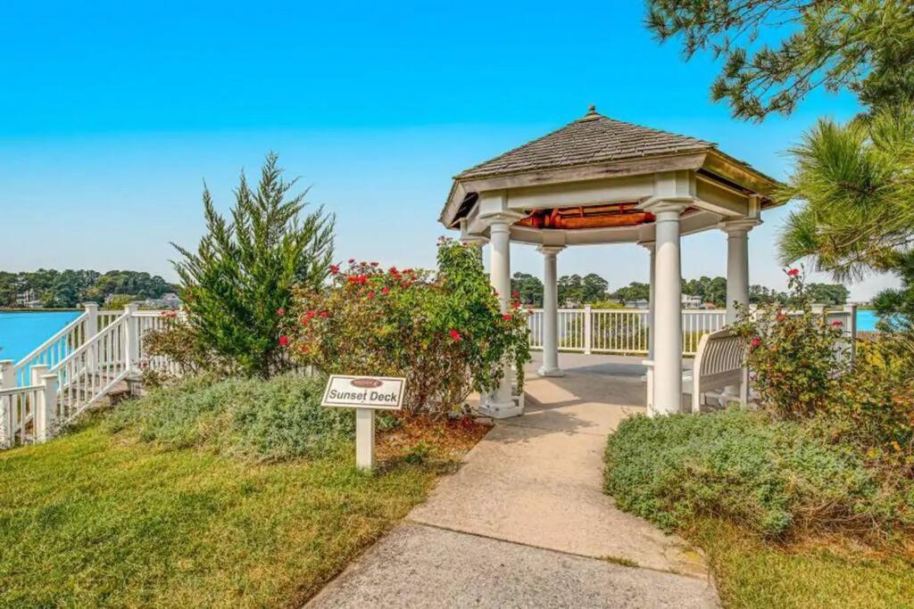 Relaxing Bethany Beach Retreat, Pools, Families Welcome Including Dogs!
