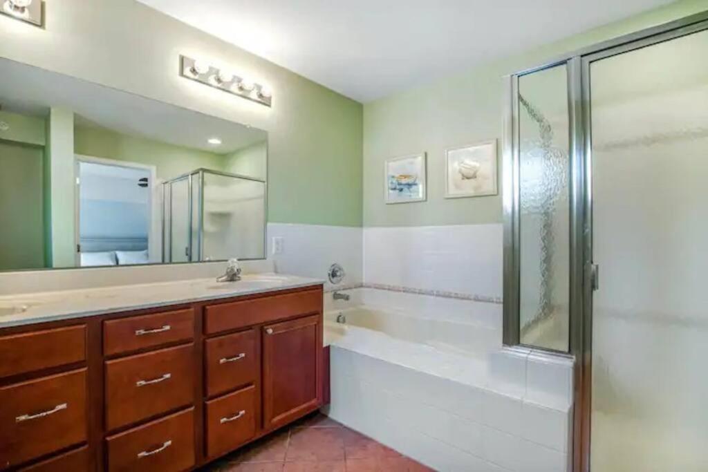 Relaxing Bethany Beach Retreat, Pools, Families Welcome Including Dogs!