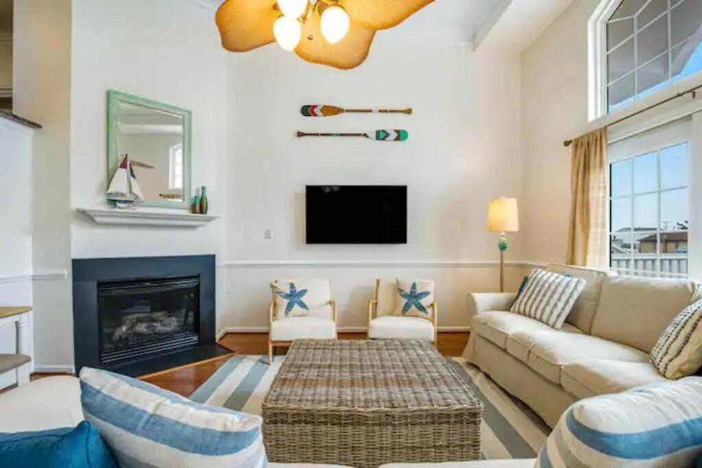 Relaxing Bethany Beach Retreat, Pools, Families Welcome Including Dogs!