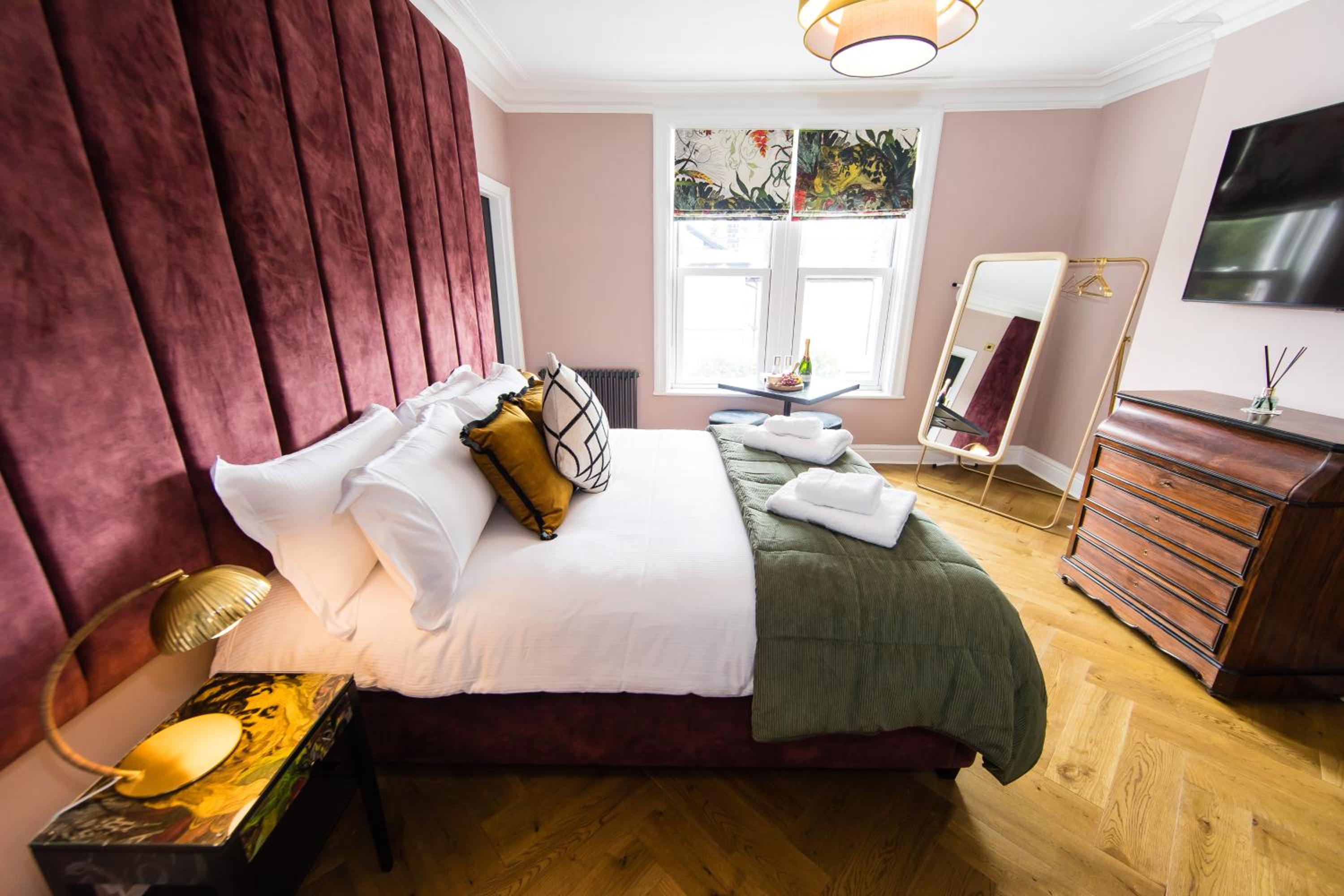 Dragon Villas - Harrogate view 4