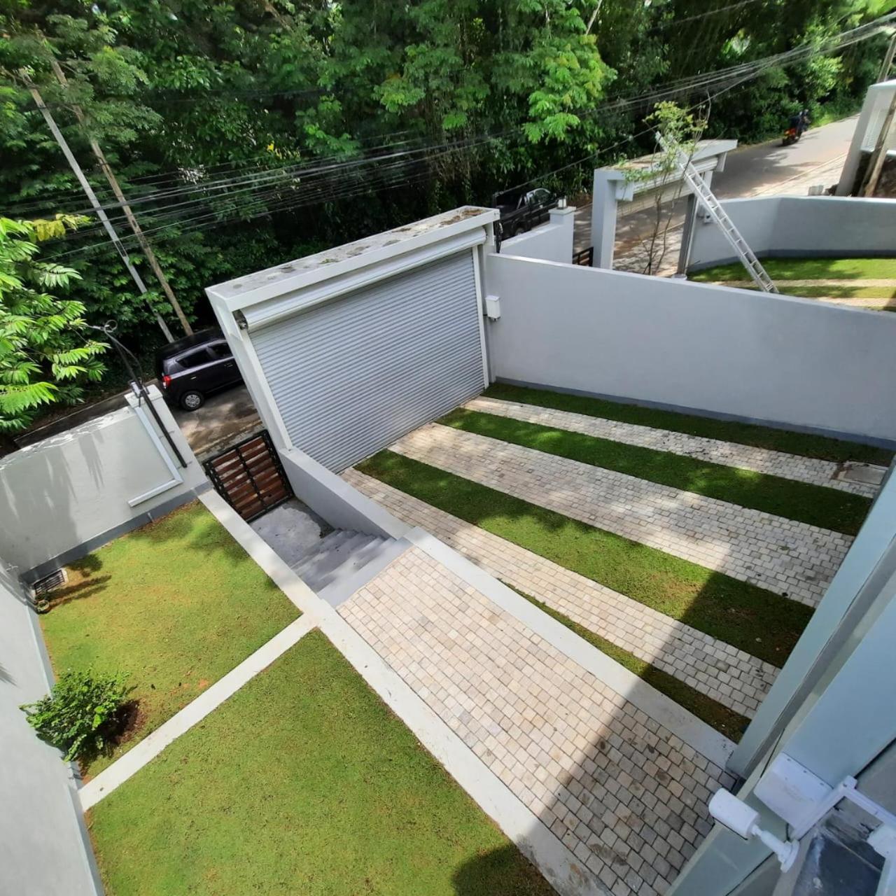 OESIS - Stylish Villa Steps from Historic Galle Fort view 3