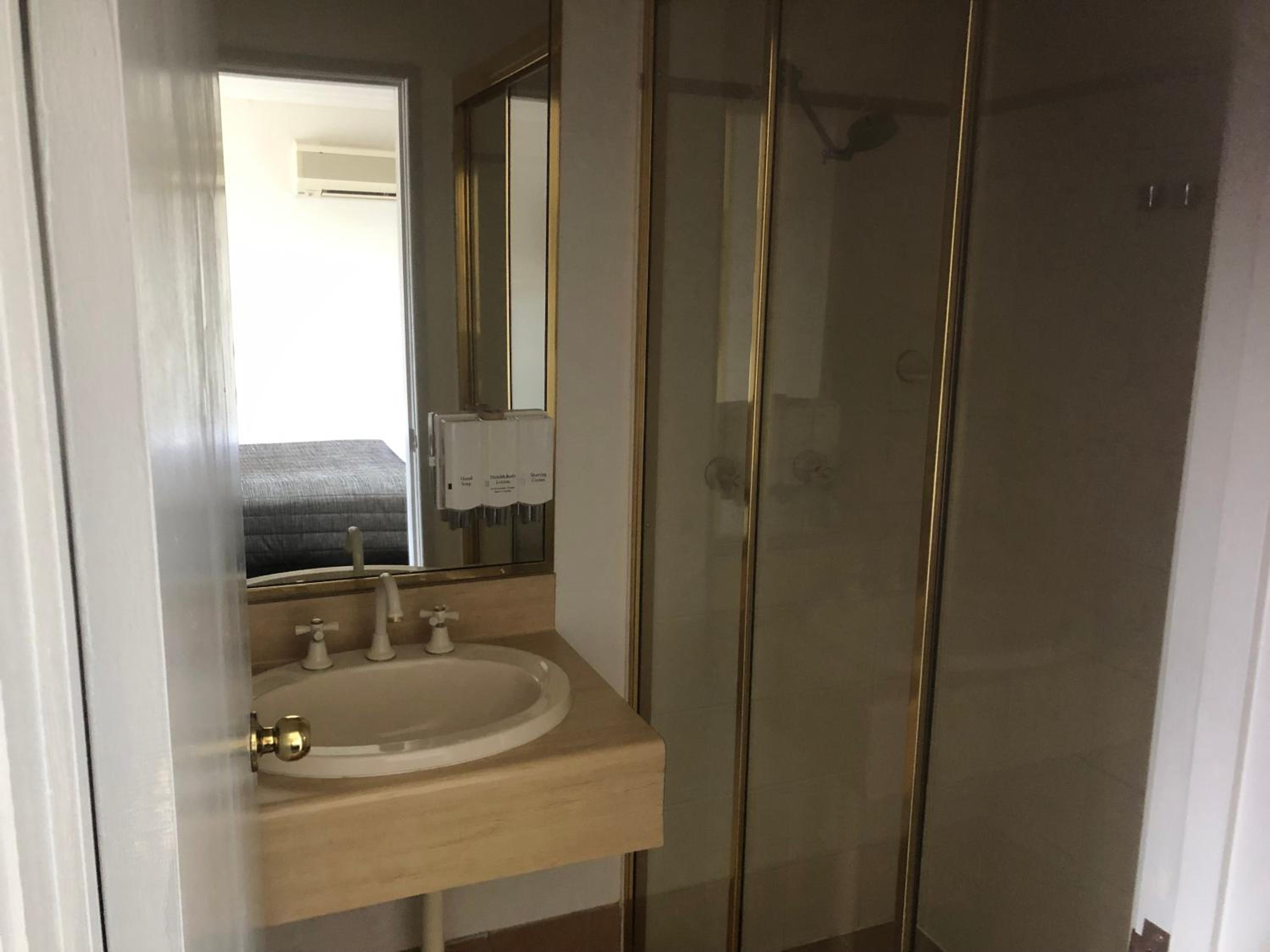 Warwick Vines Motel