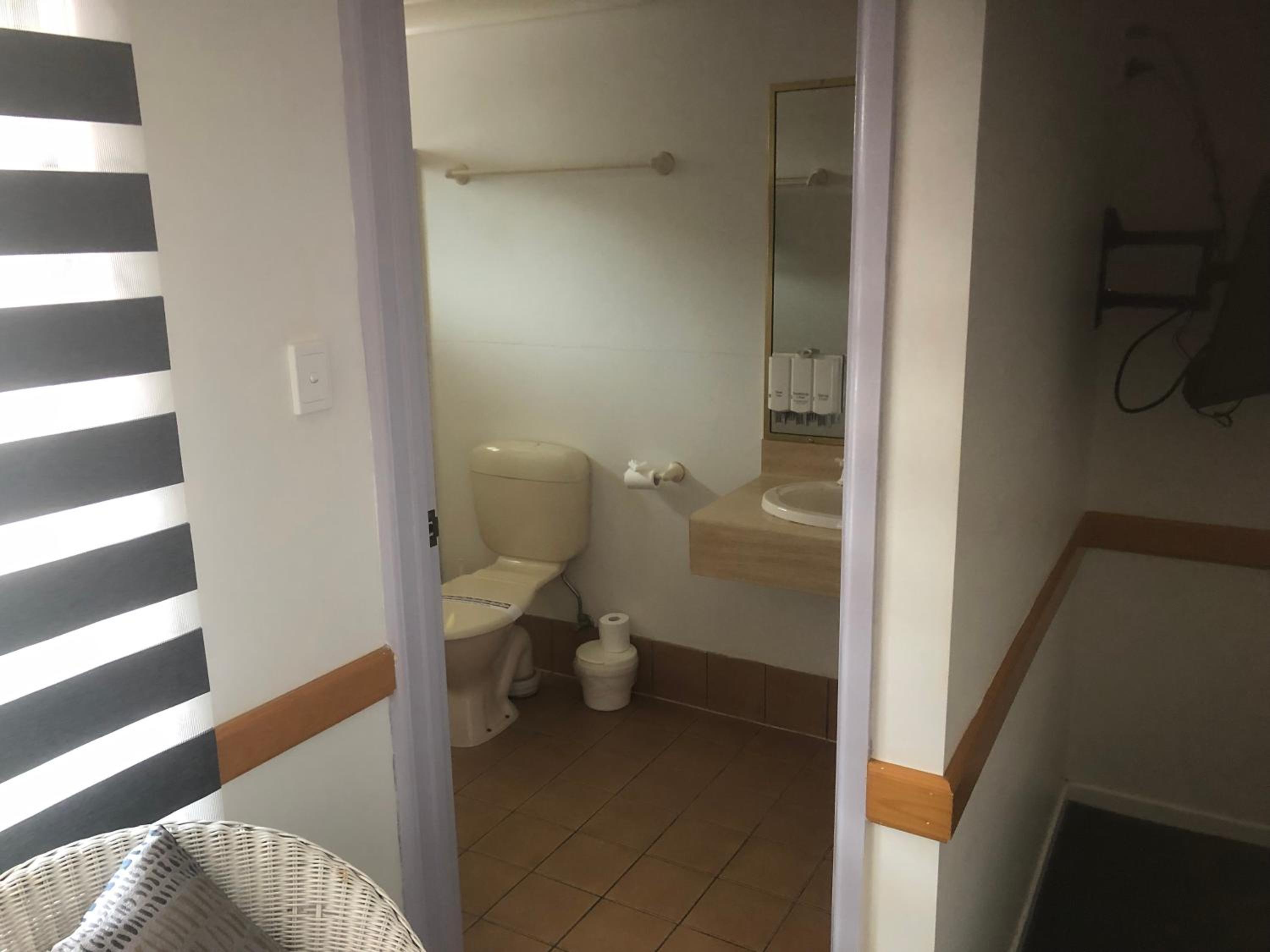 Warwick Vines Motel
