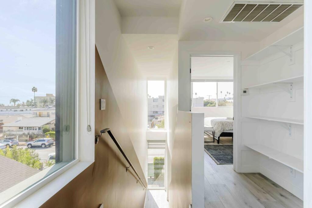 Stunning Hollywood Townhouse with Sunny views