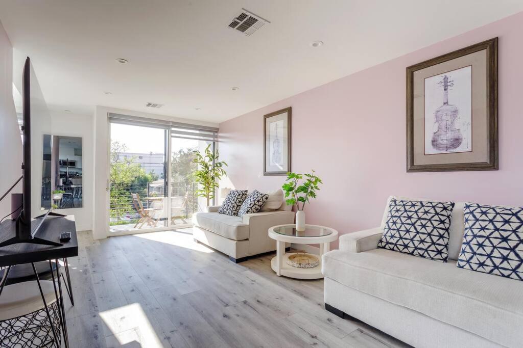 Stunning Hollywood Townhouse with Sunny views
