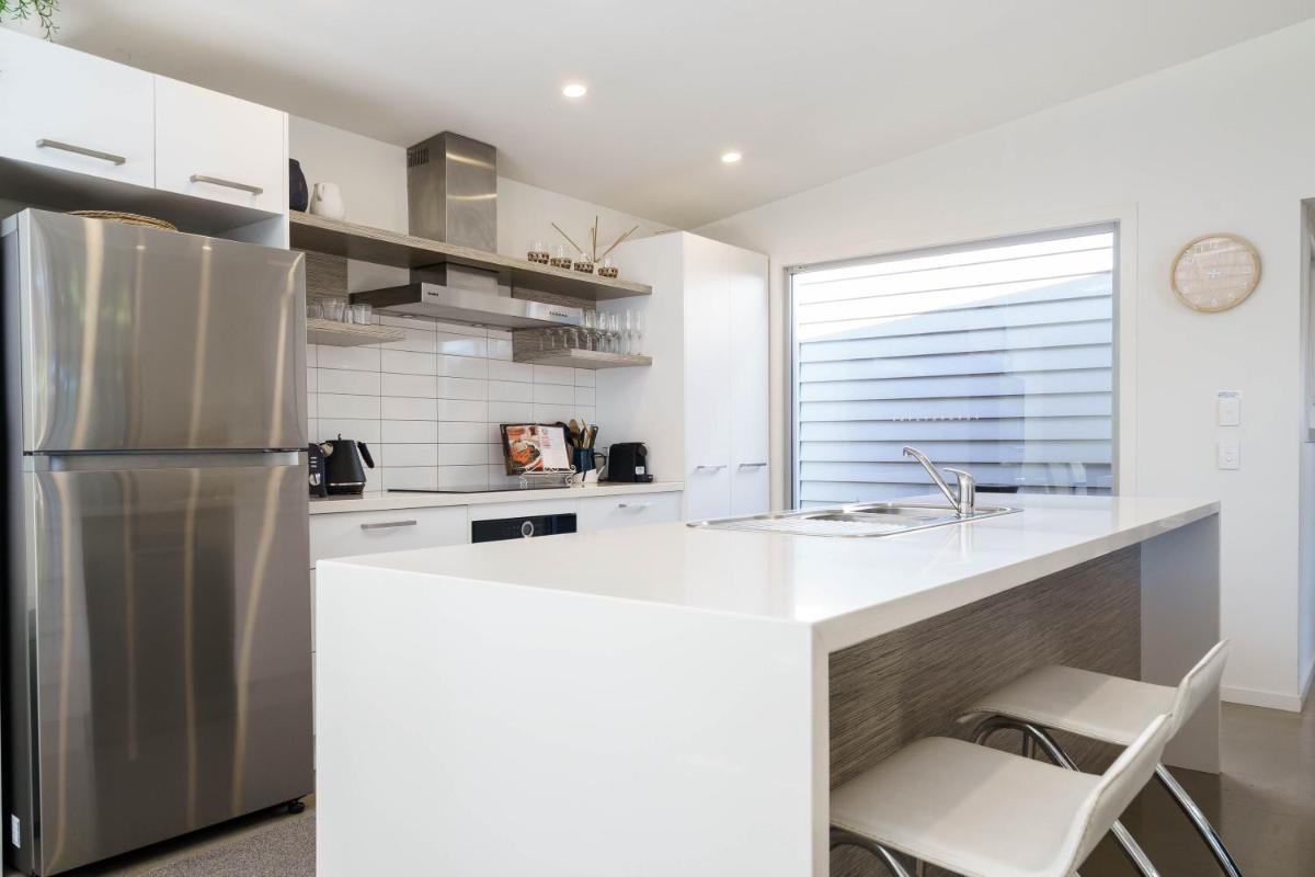 Living The Beach Dream - Pets, WiFi, 4 bdrm, 450m Shops