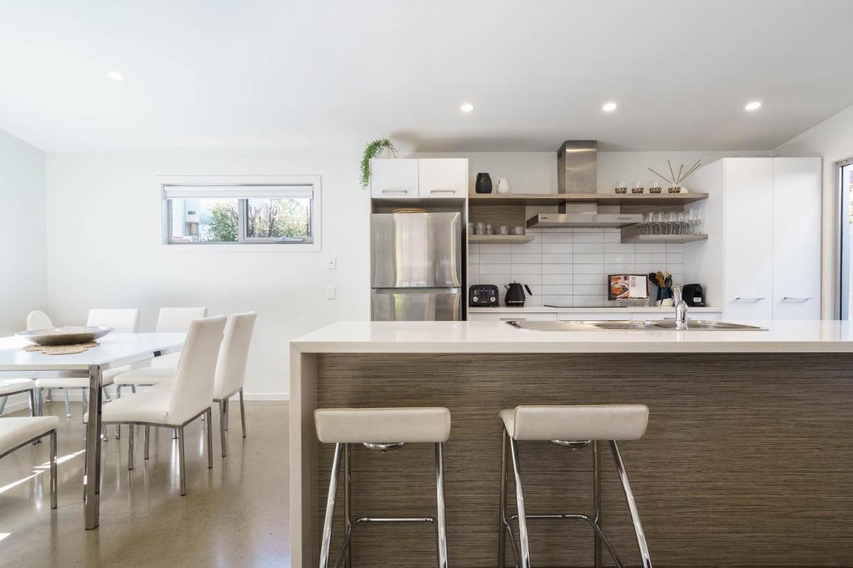 Living The Beach Dream - Pets, WiFi, 4 bdrm, 450m Shops
