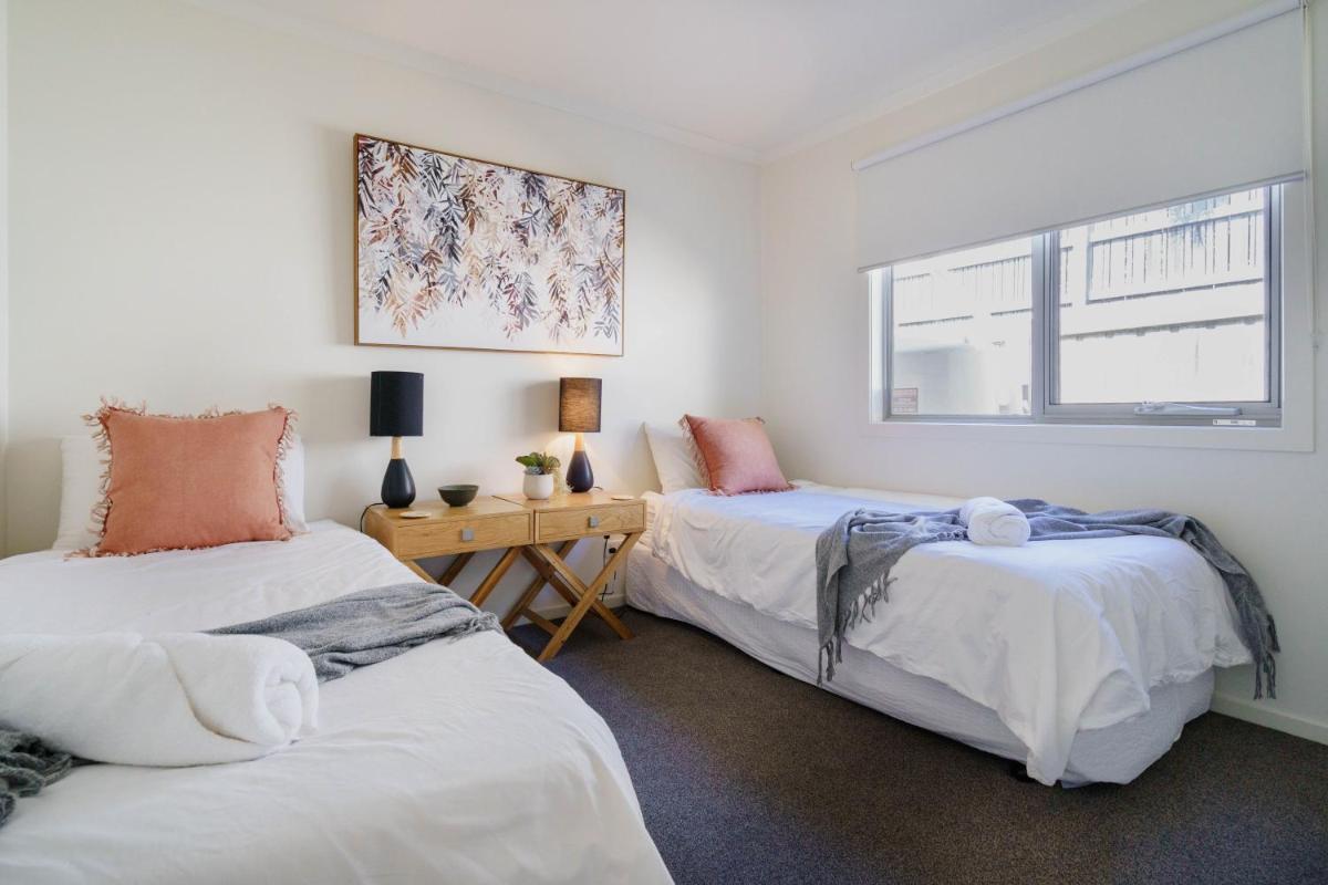 Living The Beach Dream - Pets, WiFi, 4 bdrm, 450m Shops