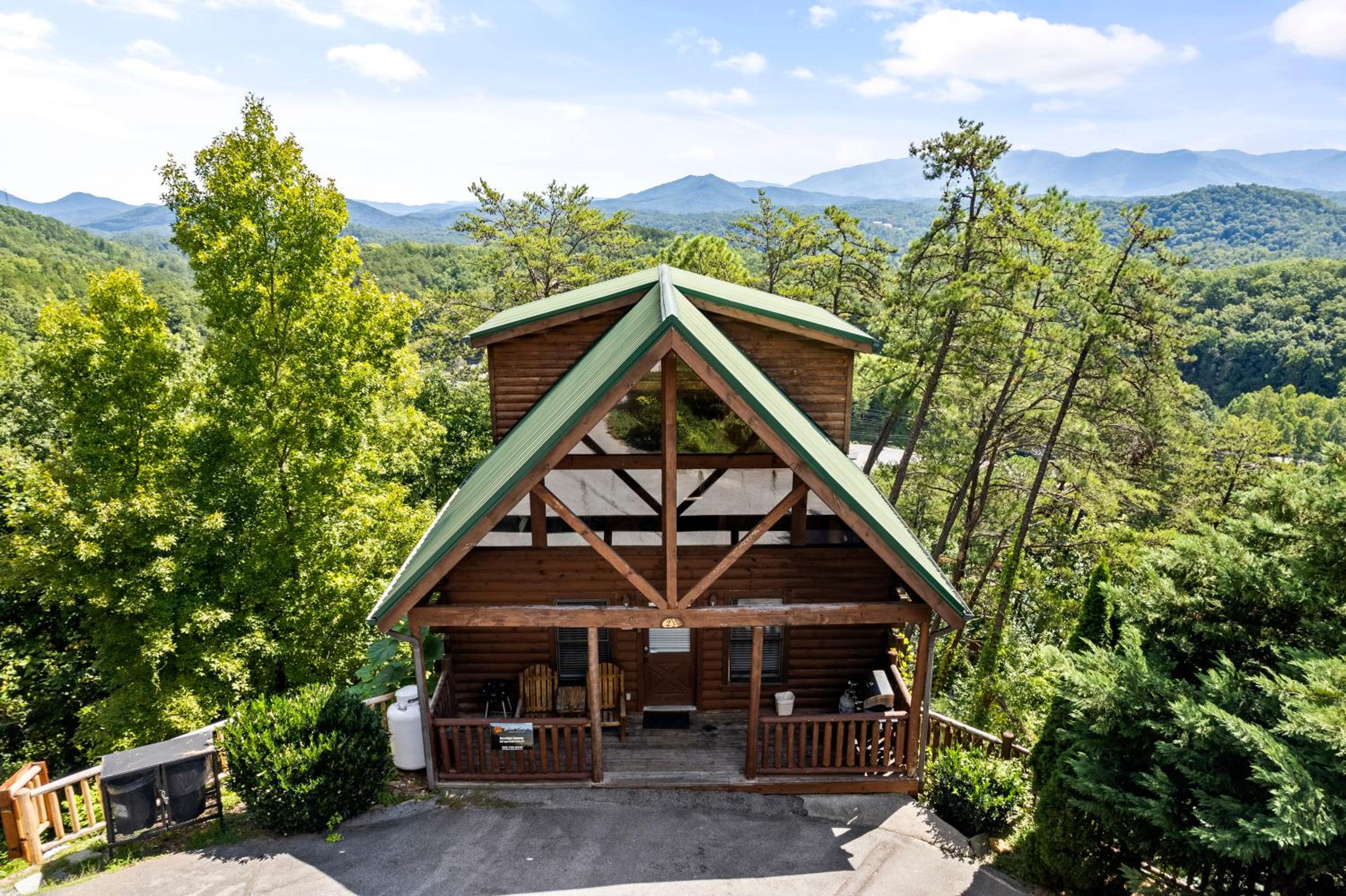 Moonlight Getaway, Hot Tub, Amazing Views, 560 FREE tickets each paid day!!! view 2