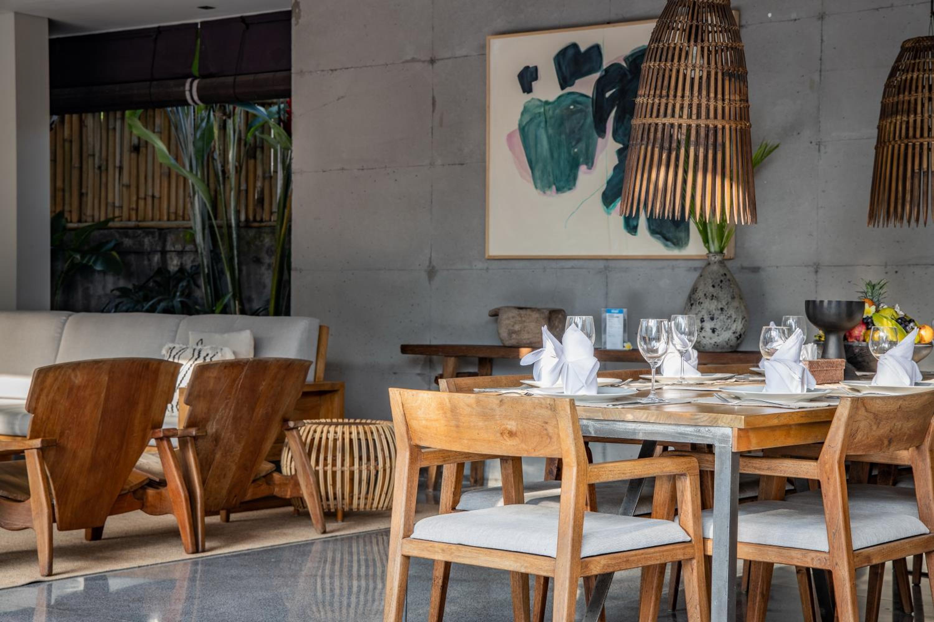Canggu 4 Bed, Sleep up to 10, Butler, Cinema view 5