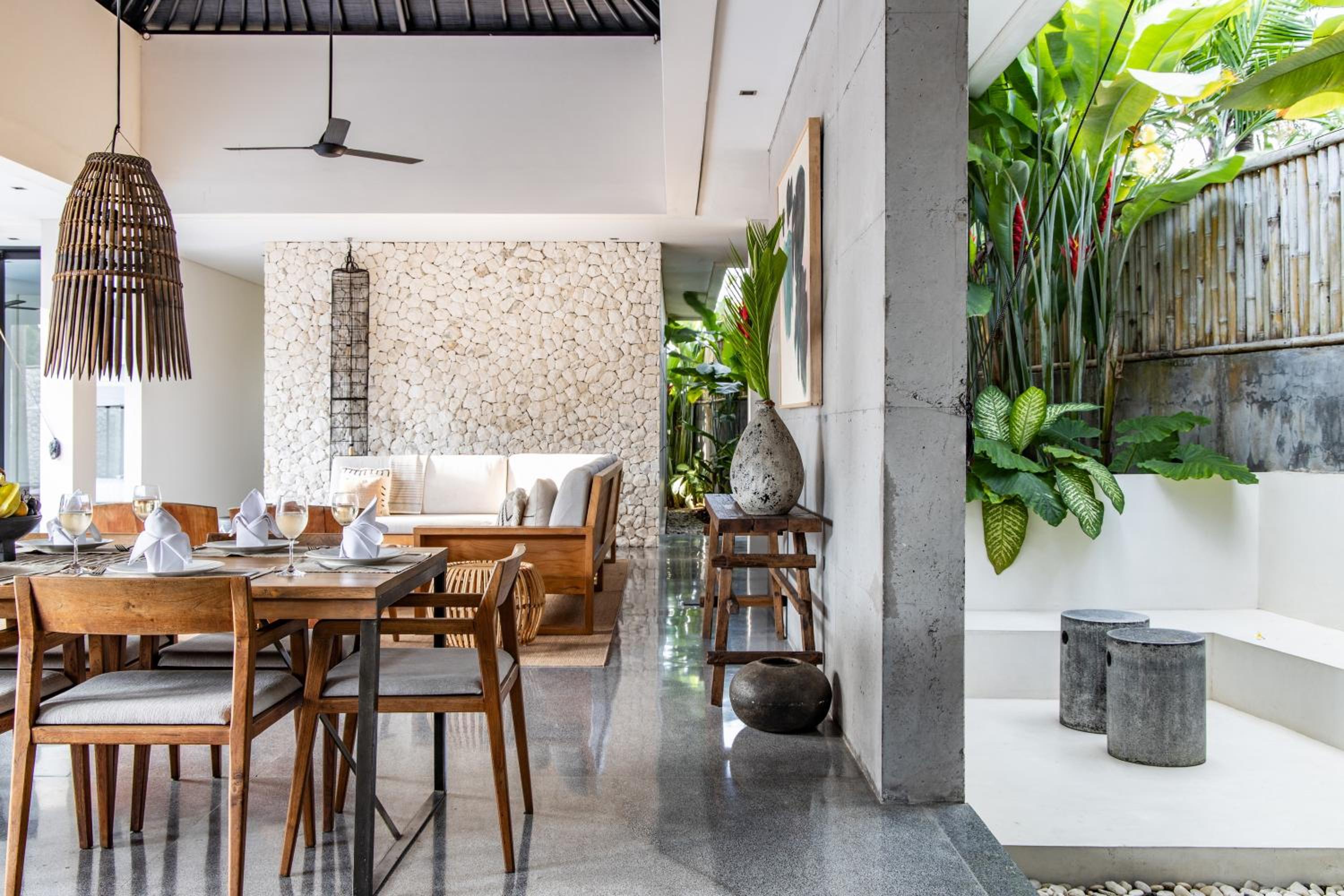 Canggu 4 Bed, Sleep up to 10, Butler, Cinema view 4