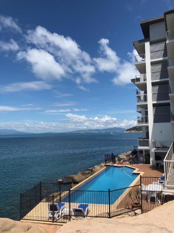 One Bright Point - Stunning Water Views