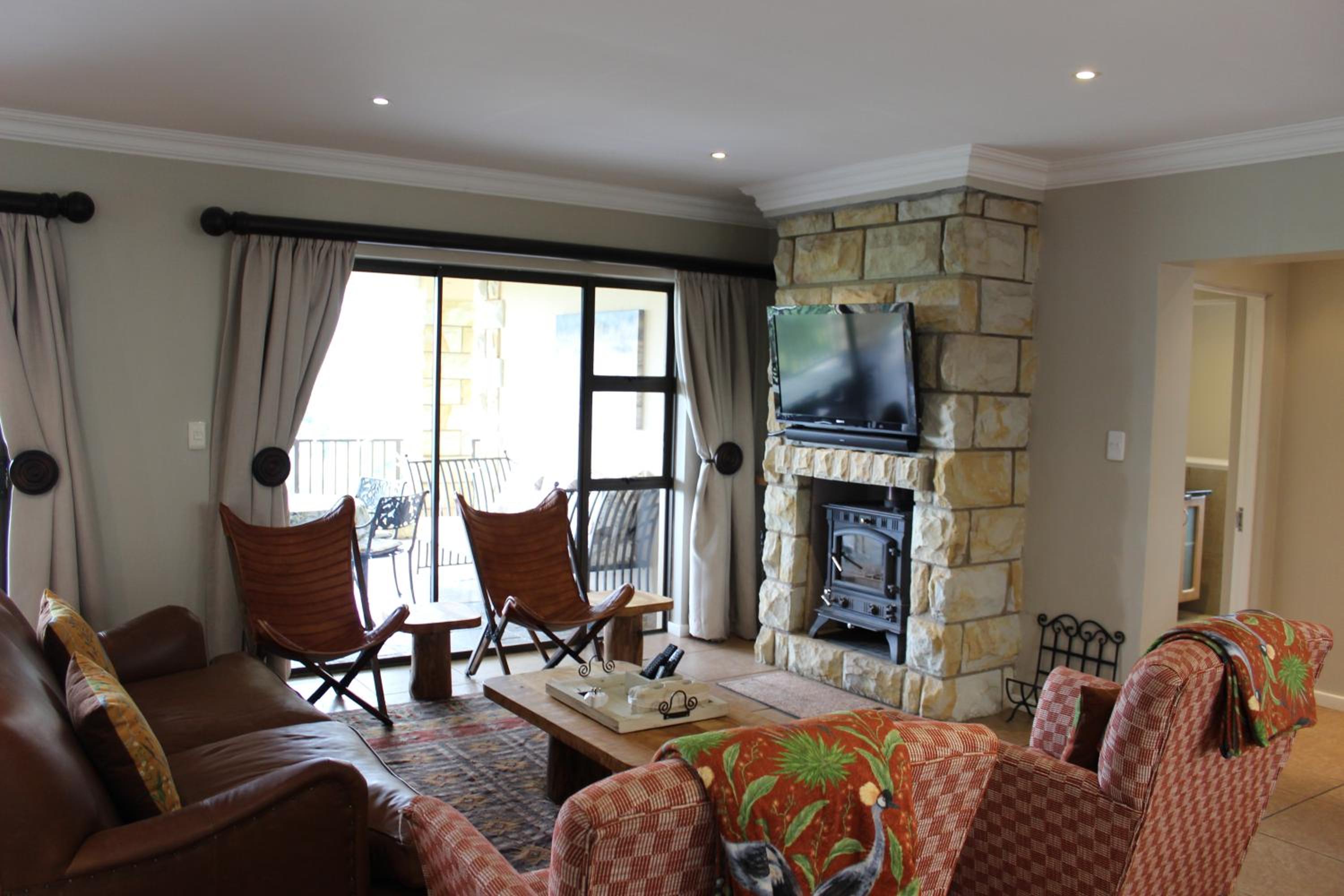 Sunbird Haven Self-Catering Sleeps 8 view 4