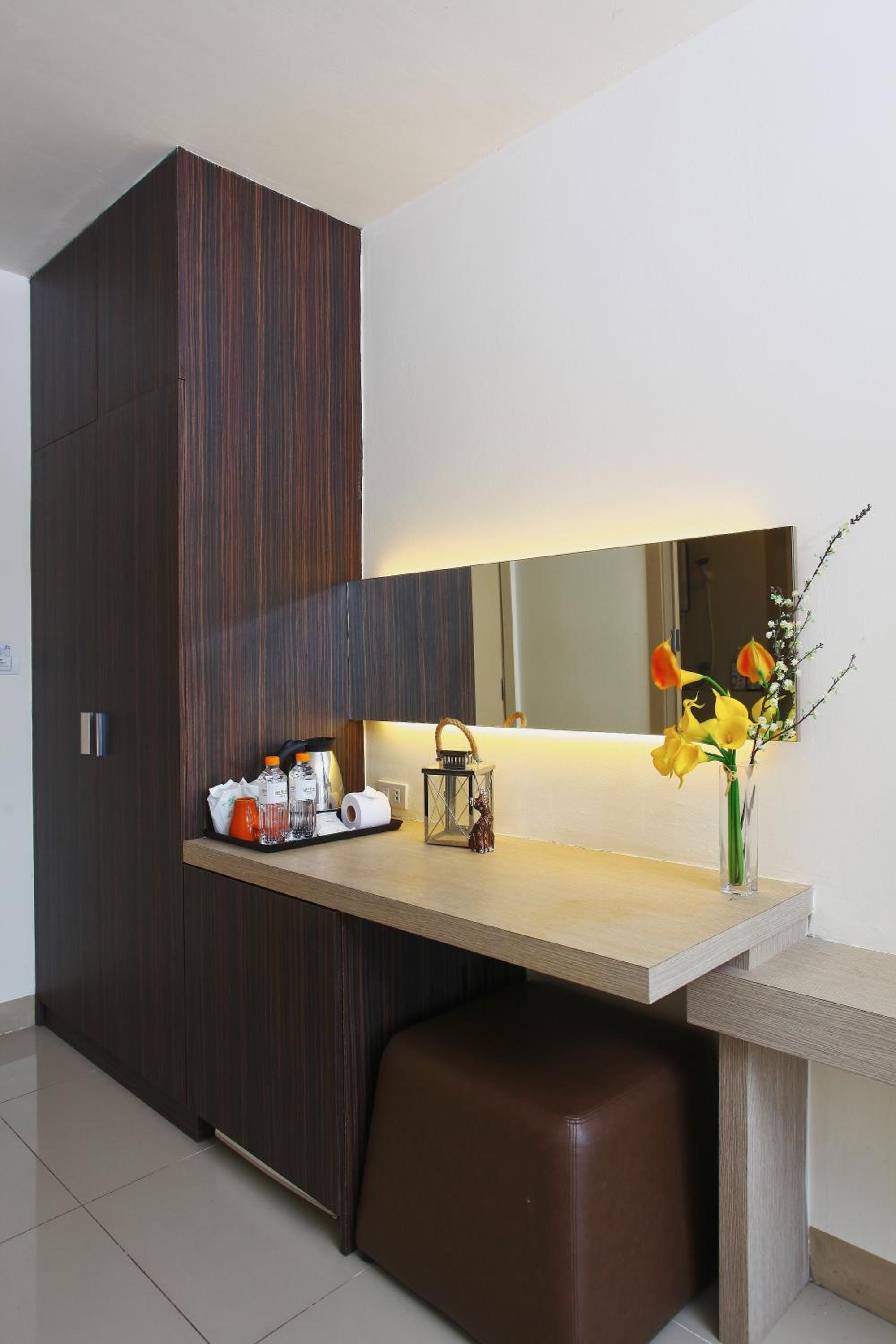 Leenova Hotel