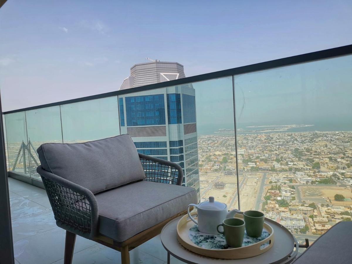 Vacay Lettings -Spotlight infinity pool at Paramount Tower
