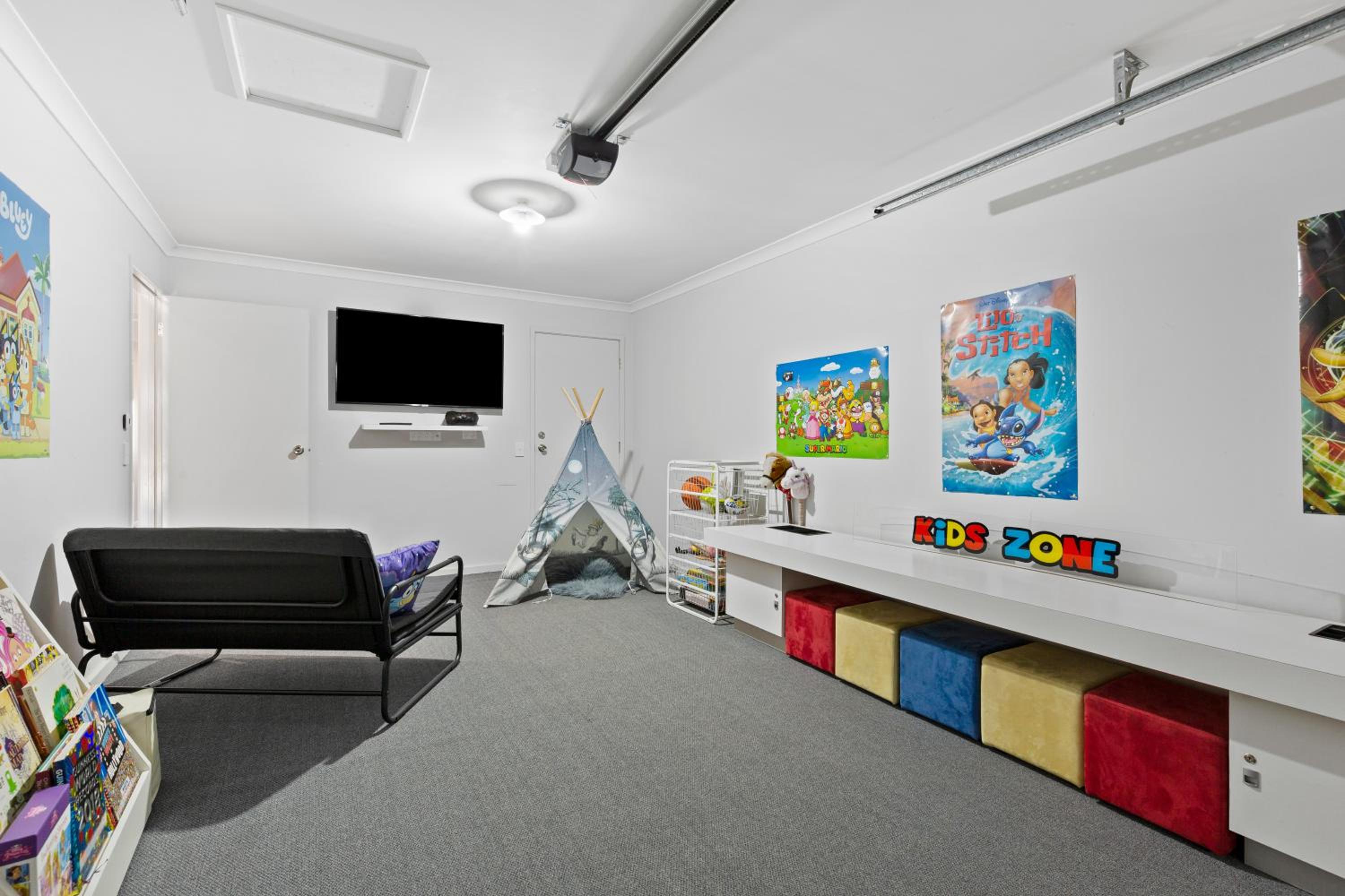 Ocean Dreams- Perfect whole family getaway! Kids Games room, Pet friendly!