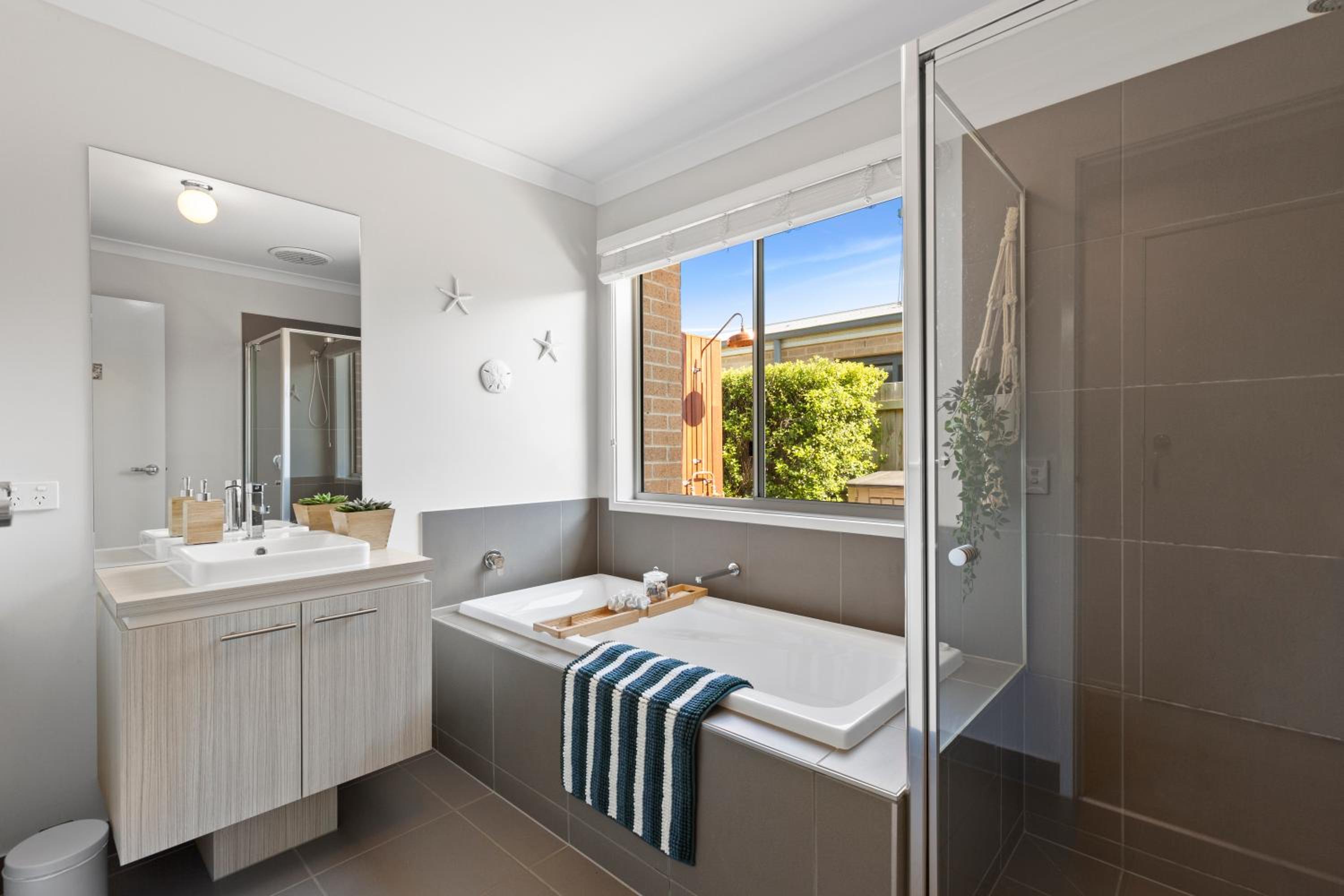 Ocean Dreams- Perfect whole family getaway! Kids Games room, Pet friendly!
