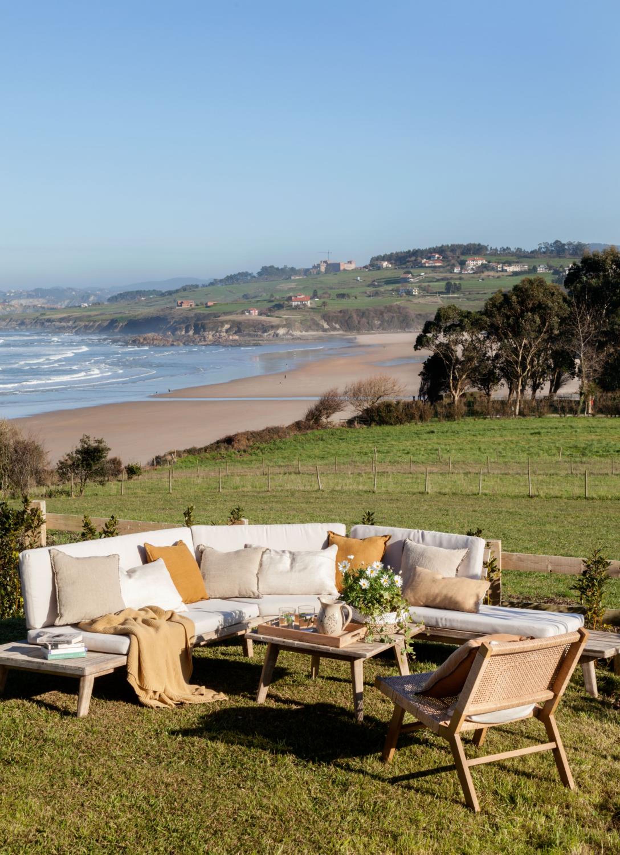 Wishome-Villa en Oyambre playa, con piscina privada climatizada, Comillas