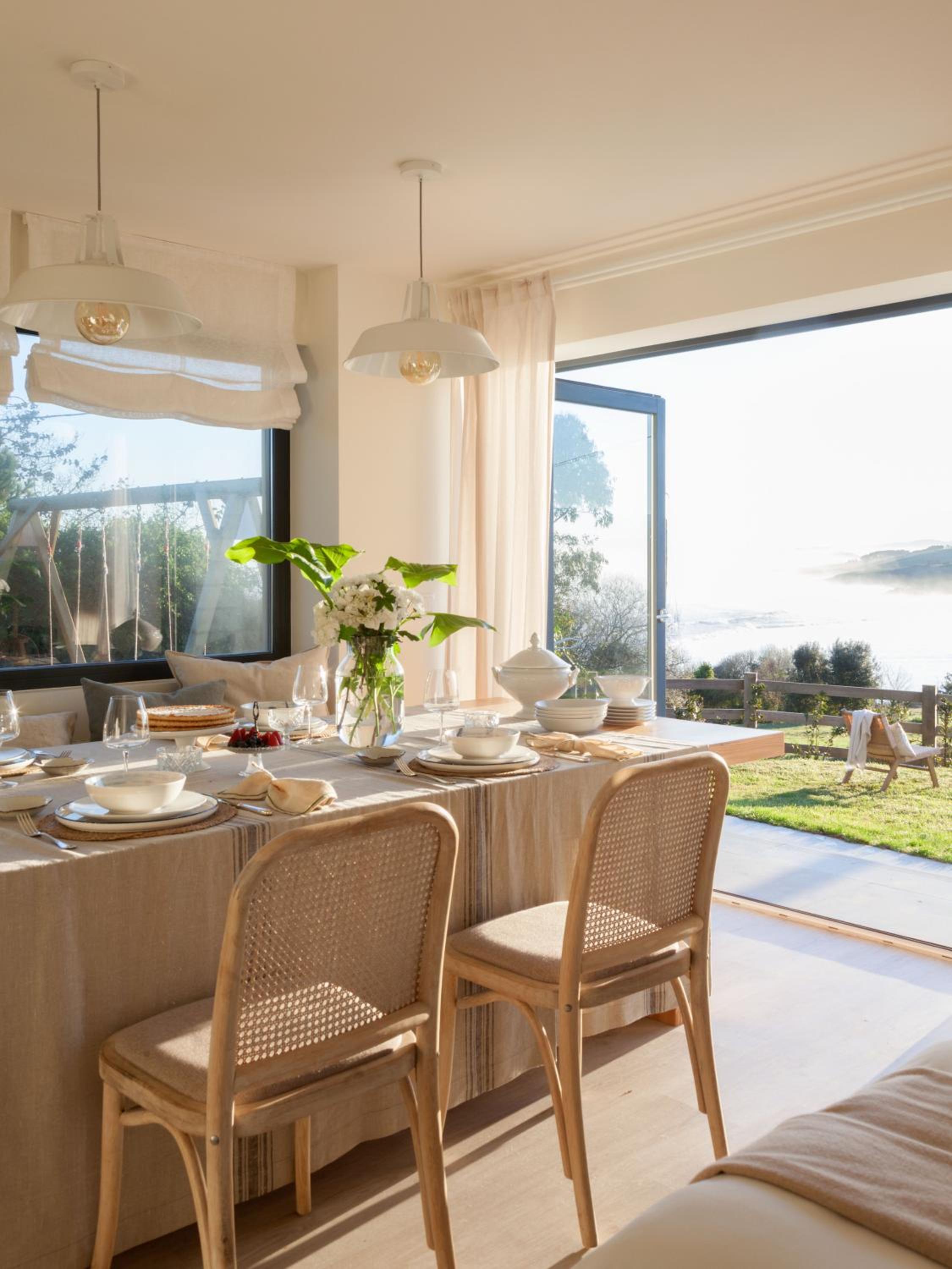 Wishome-Villa en Oyambre playa, con piscina privada climatizada, Comillas