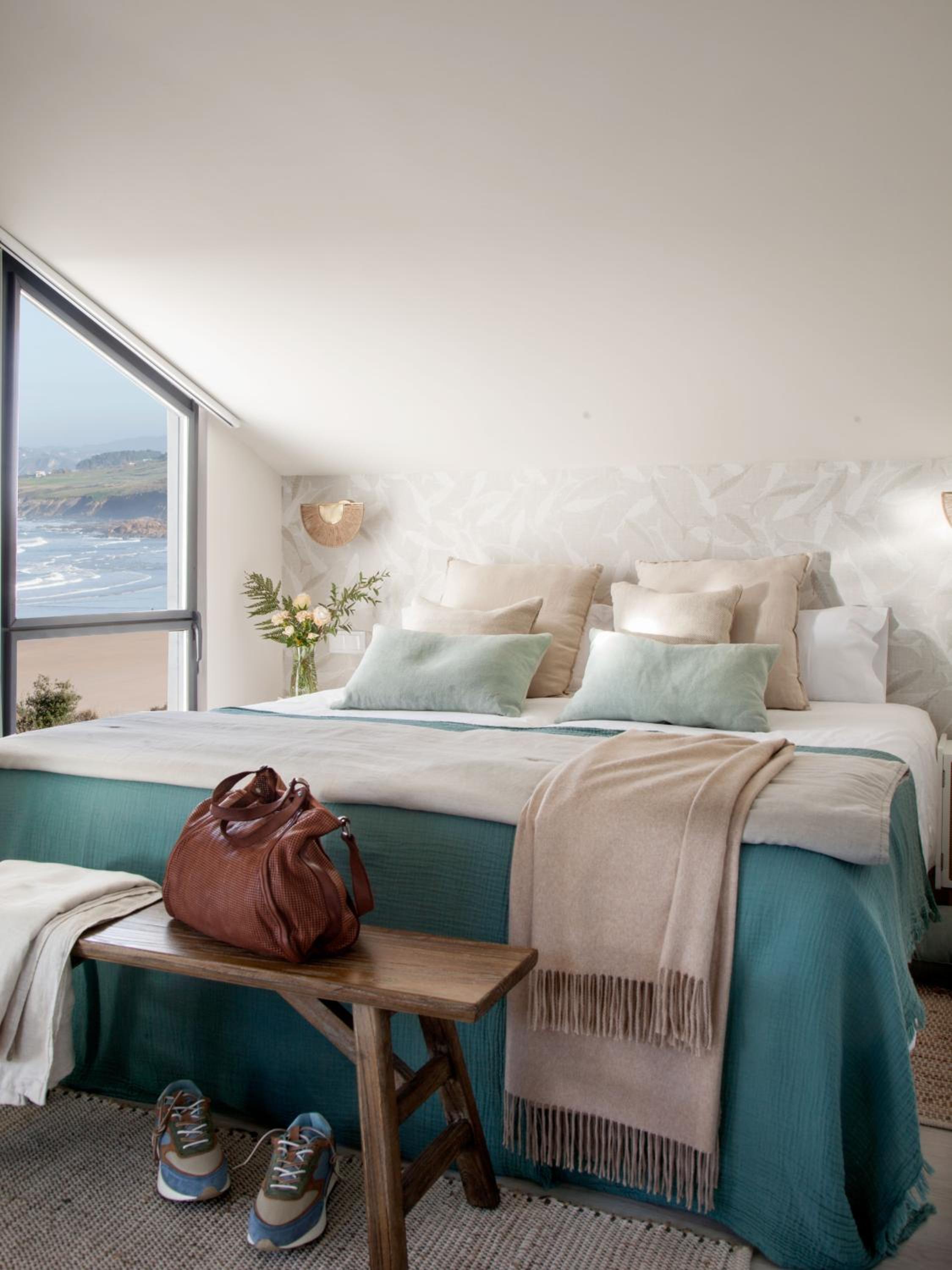 Wishome-Villa en Oyambre playa, con piscina privada climatizada, Comillas